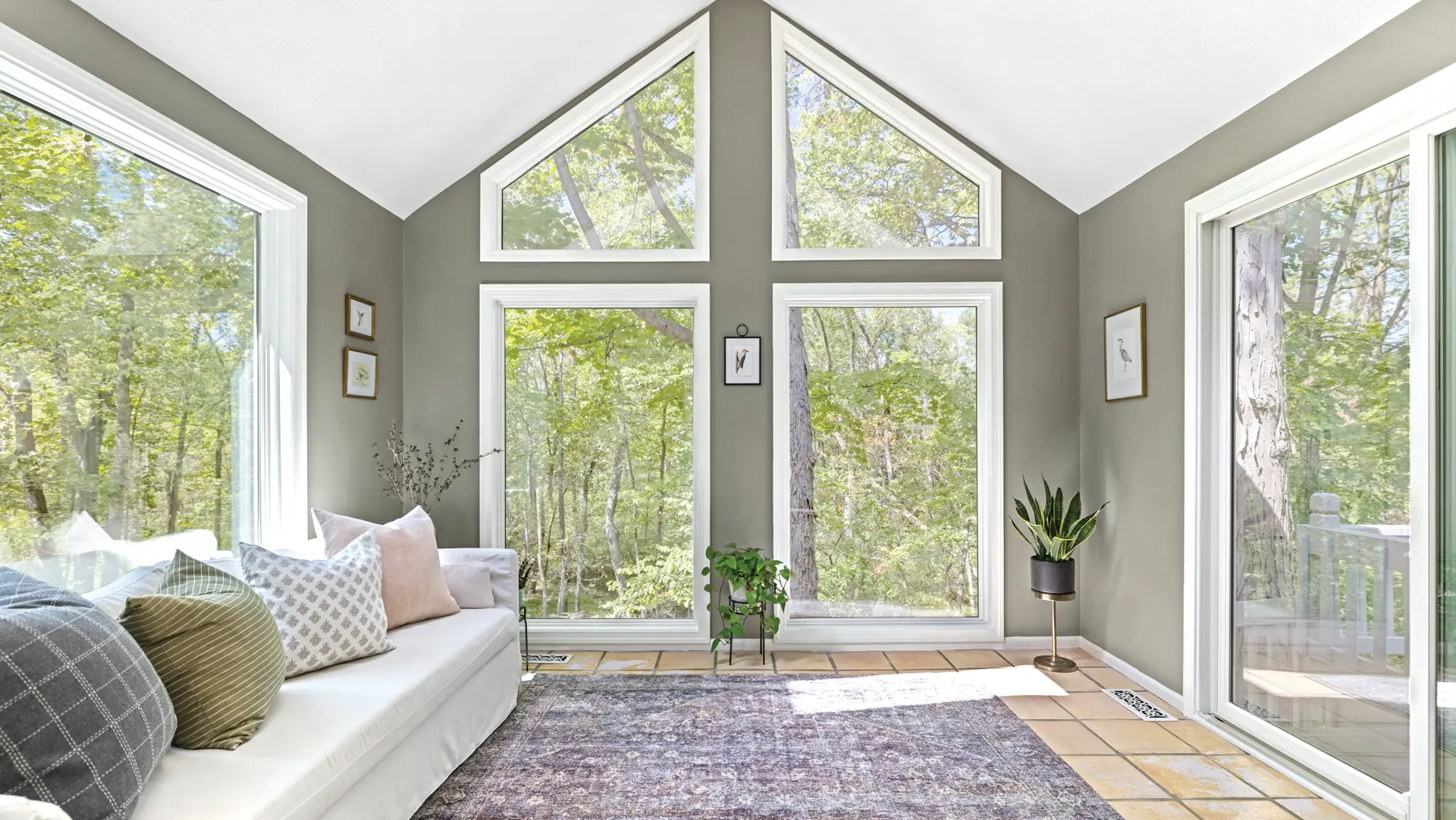 Windows vs Custom-Made Windows: Which Is Right for Your Home?